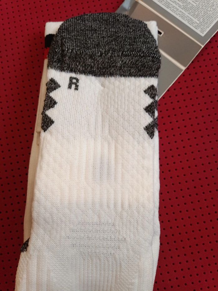 Chaussettes de foot AC Milan, Puma Authentique Officiel taille 31/34, neuf - photo numéro 5