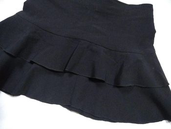 Mini-jupe noire avec volant