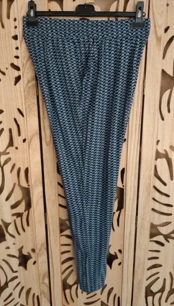 Pantalon fluide et léger imprimé T 42 Divided H &M