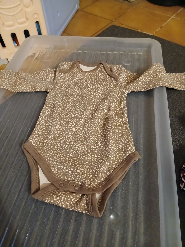 5 bodies 2/3 mois 60 cm - photo numéro 6