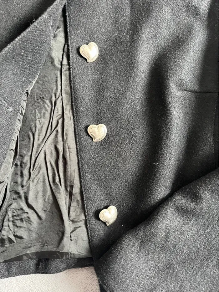 Veste vintage autrichienne noir – Épaules structurées & boutons cœurs – T.38 - photo numéro 2