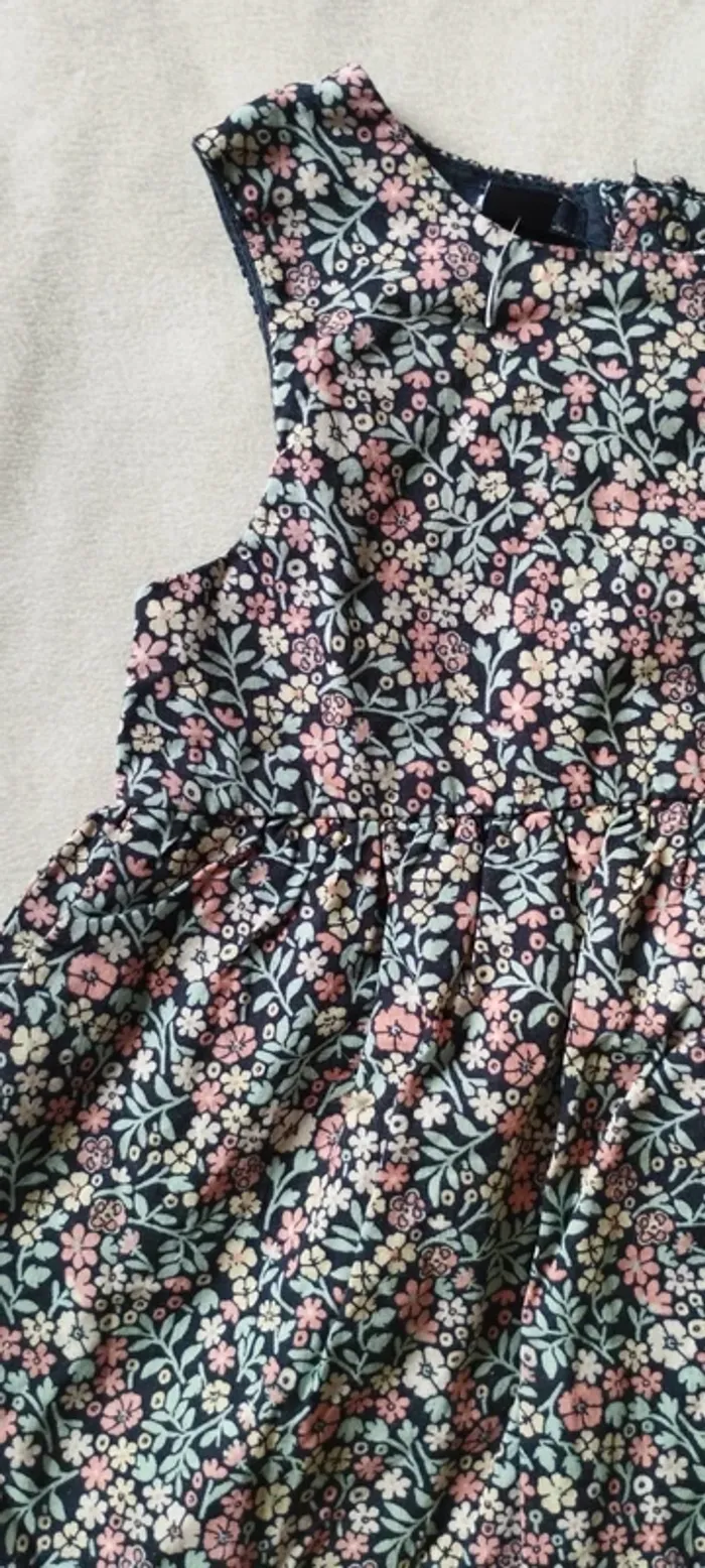 Robe fleurie 3 MOIS - photo numéro 2