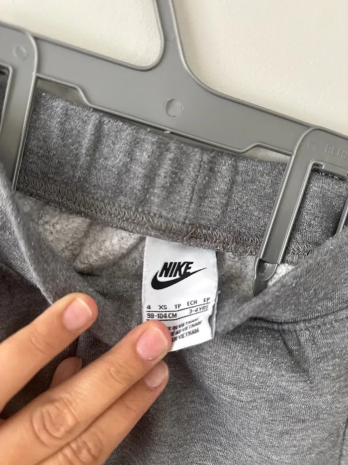 👖jogging gris  avec poche fille Nike - 3-4 ans -  bon état 👟 - photo numéro 6