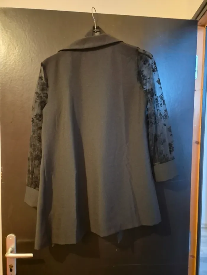 Veste noir manche dentelle avec ceinture - photo numéro 2