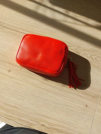 Besace en style  cuir made in italy rouge neuve