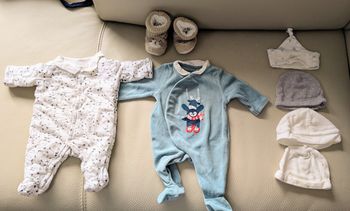 Lot vêtements taille naissance