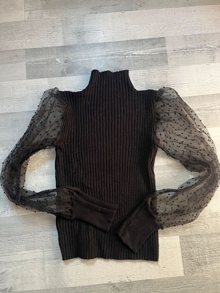 Petit pull court taille S avec manches transparentes
