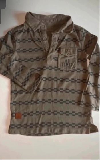 Polo manches longues garçon très bon état taille 4 ans couleur kaki