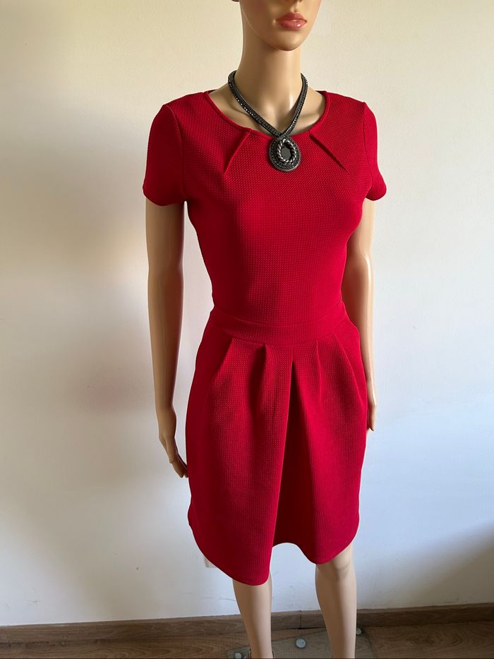 Robe rouge à manches courtes Morgan taille 36 comme neuve - photo numéro 2
