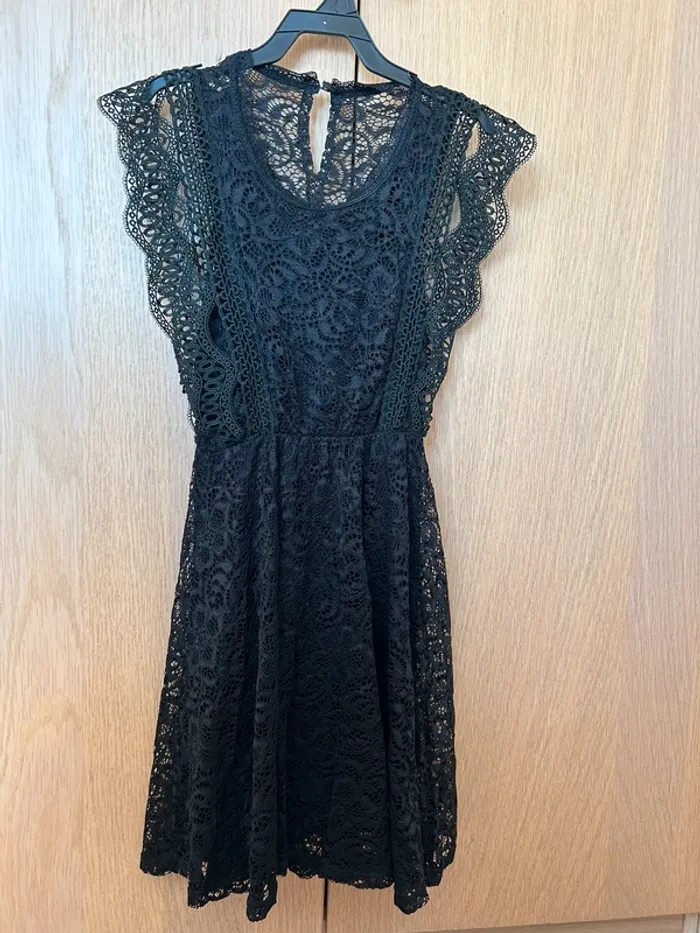 Robe noire sans manches