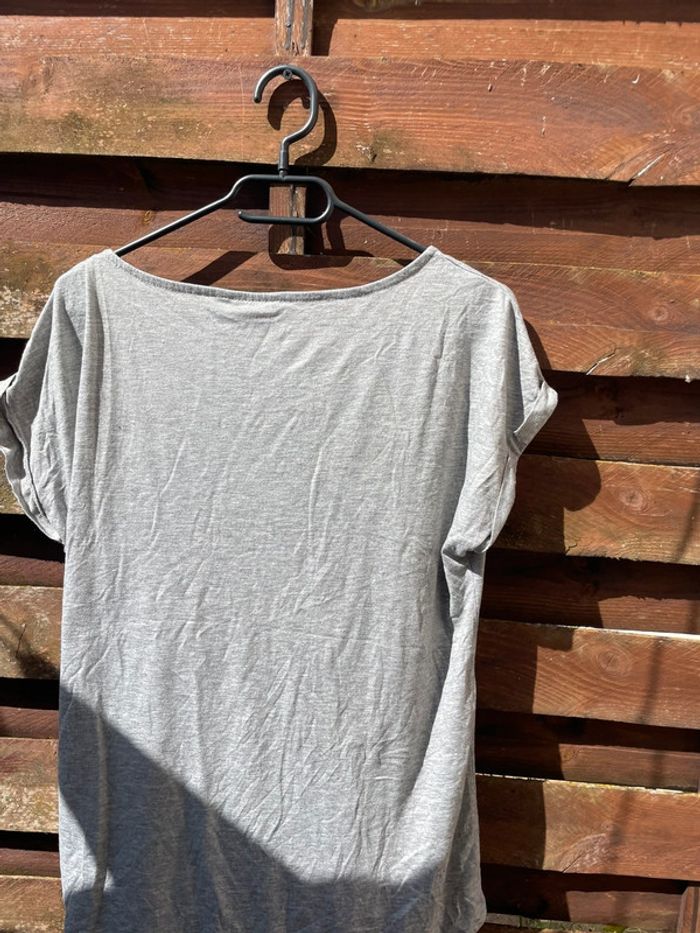 T-shirt gris - photo numéro 5