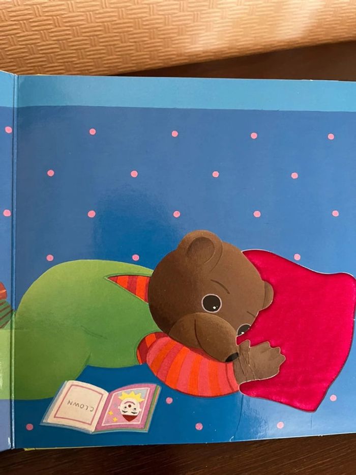 Livre à toucher petit ours brun touche à tout - photo numéro 9