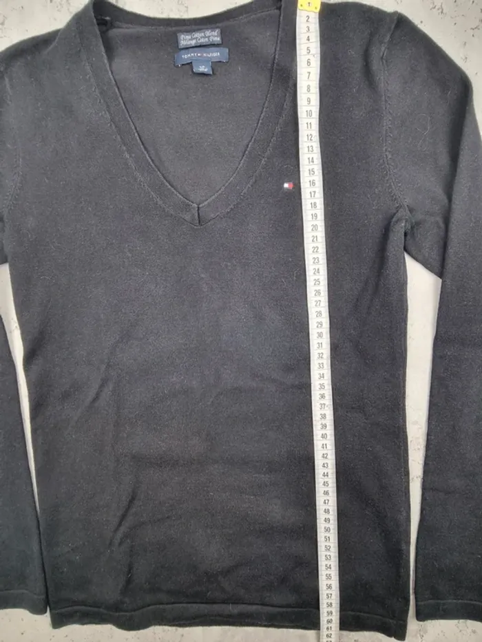 Pull fin col V Tommy Hilfiger noir – Taille S Femmes (mesures en photos) - photo numéro 8