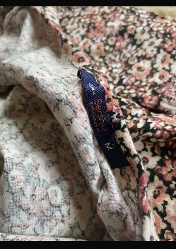 Blouse / chemisier à fleurs Bershka Taille M / 38 - photo numéro 2