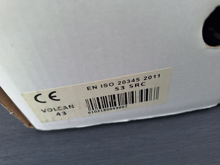 Chaussures de sécurité basses neuves pointure 43 - photo numéro 9