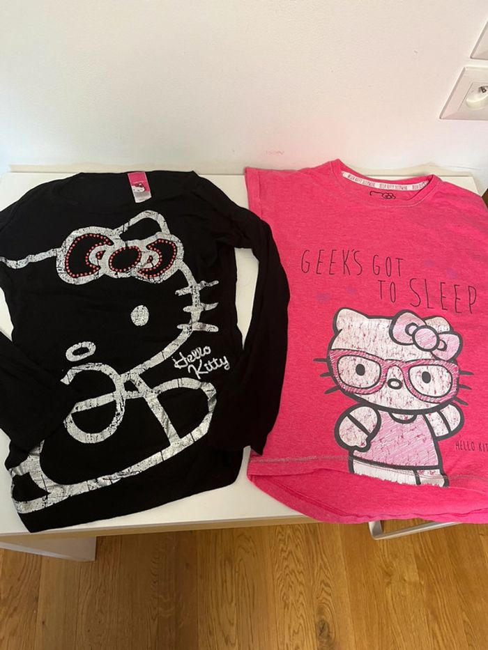 Lot 2 tee shirts hello kitty