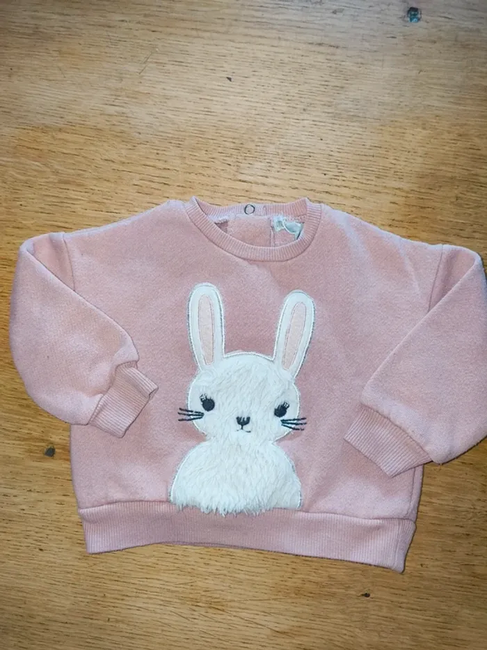 Pull fille rose lapin excellent état 3 mois - photo numéro 2