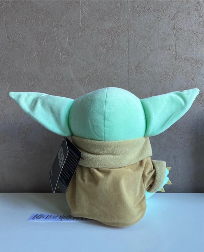 Peluche Grogu star wars big feet Disneyland neuf - photo numéro 3