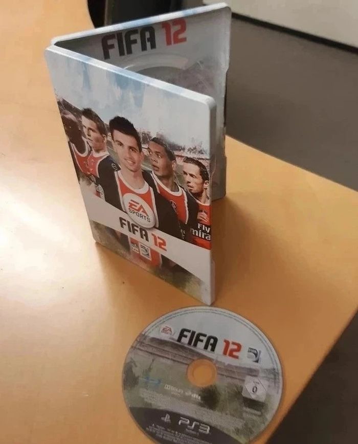 Steelbook PSG + jeu Playstation 3 PS3 Fifa 12