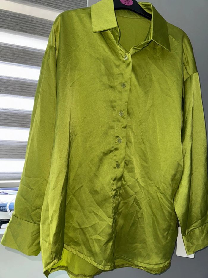Chemise en satin neuf avec etiquette taille L - photo numéro 2