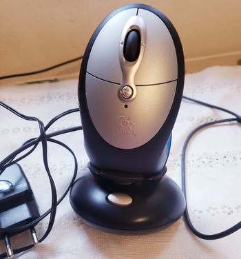 Logitech souris rechargeable avec base