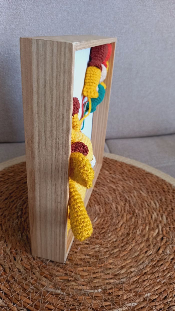 Cadre 3d déco petite girafe 🦒 et ses ballons en crochet 🎈 - photo numéro 4