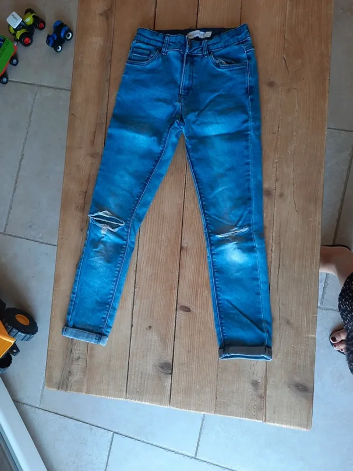 Jeans trouée - photo numéro 2