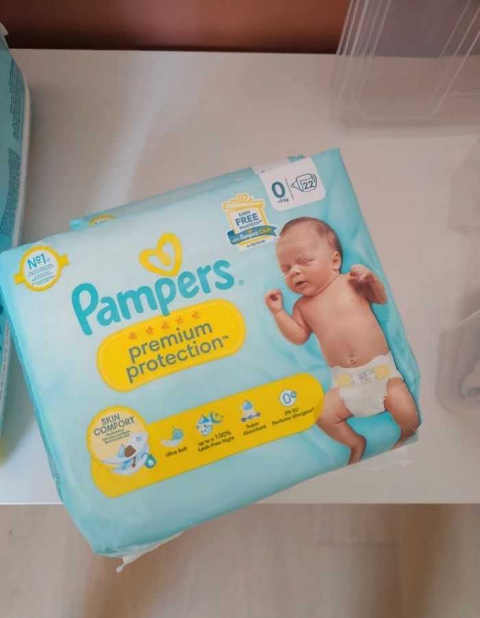 Couches Pampers taille 0
