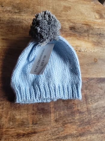 Bonnet bleu ciel pompon taille 6 12 mois