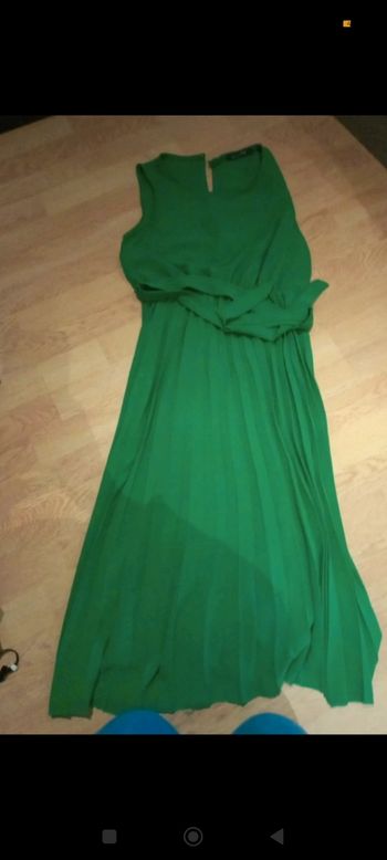 Robe verte plissée