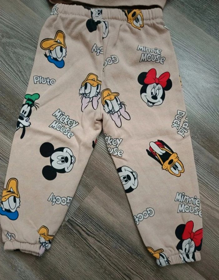 Ensemble deux pièces 
Marque h&M Disney 
Taille 92 cm - photo numéro 7