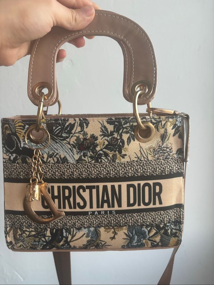 Sac à main beige et noir – taille moyenne, chic et polyvalent