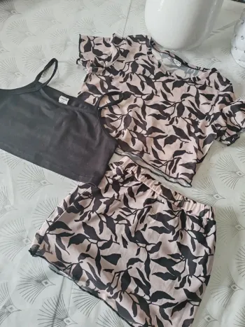 Ensemble 3 pièces jupe et haut 6 ans