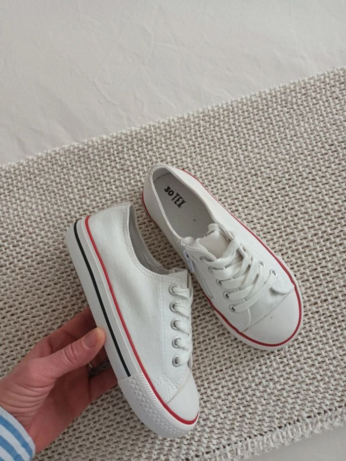 Paire de tennis blanches mixtes zippées 30 neuves