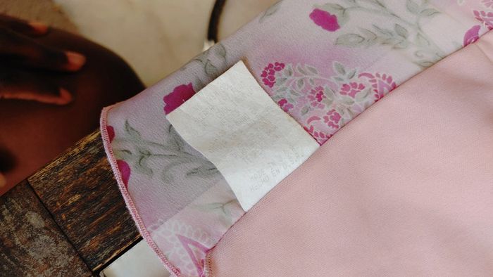 Très jolie tape bustier dos nu à nouer dans le dos couleur rose motif fleur très léger et féminin - photo numéro 9