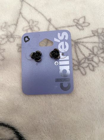 Boucles d’oreilles fleurs Claire’s.