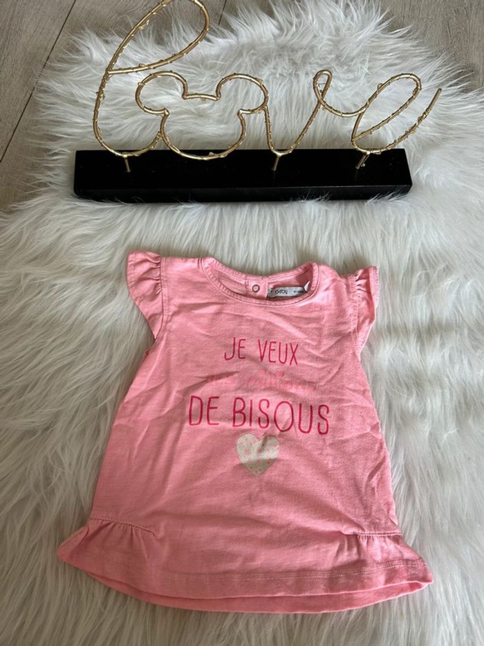 Très beau tee shirt je veux des millions de bisous 🥰 taille 12 mois gemo