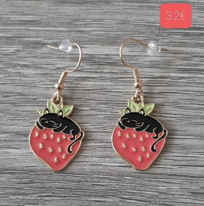 a vendre boucles d'oreilles.neuves emballees