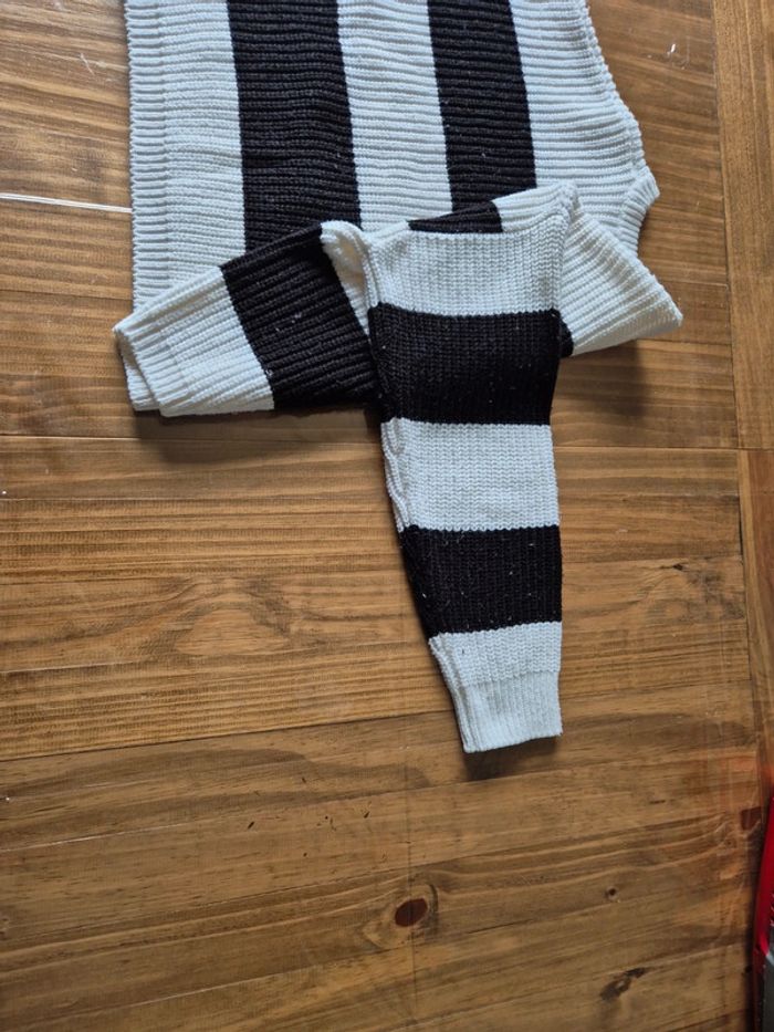 Pull rayé noir et blanc - photo numéro 4