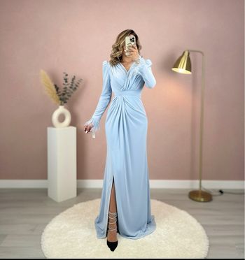 Robe de Soirée Longue Bleu Ciel à Plumes - Élégance et Glamour abiye bal soirée dugun