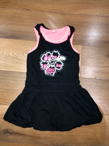 Robe fille 🌺 taille 3 ans très bon état