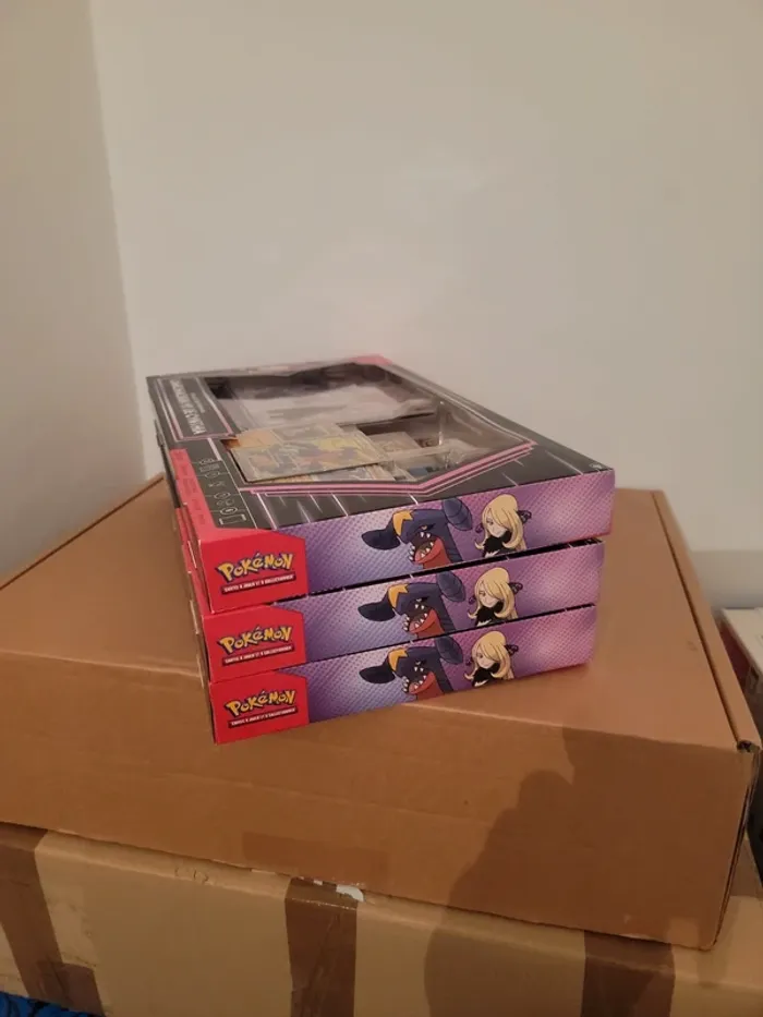 3 x coffrets Pokemon Collection Premium Carchacrock de Cynthia - photo numéro 5
