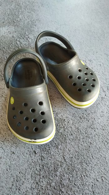 Crocs enfants taille 24