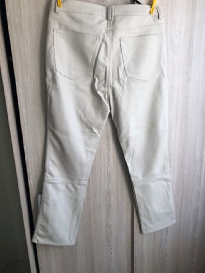 Pantalon beige simili cuir - photo numéro 2