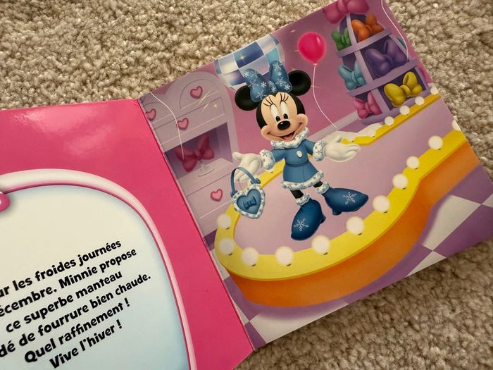 Donne livre en dur Minnie Disney 🌻 - photo numéro 2