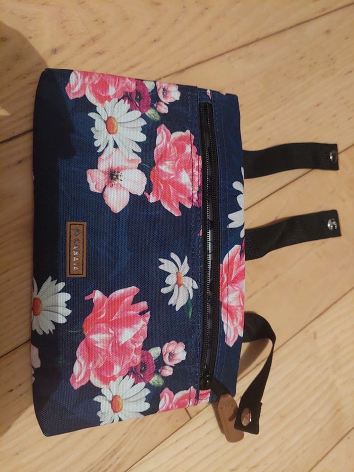 Pochette centrale cabaïa bleue avec fleurs