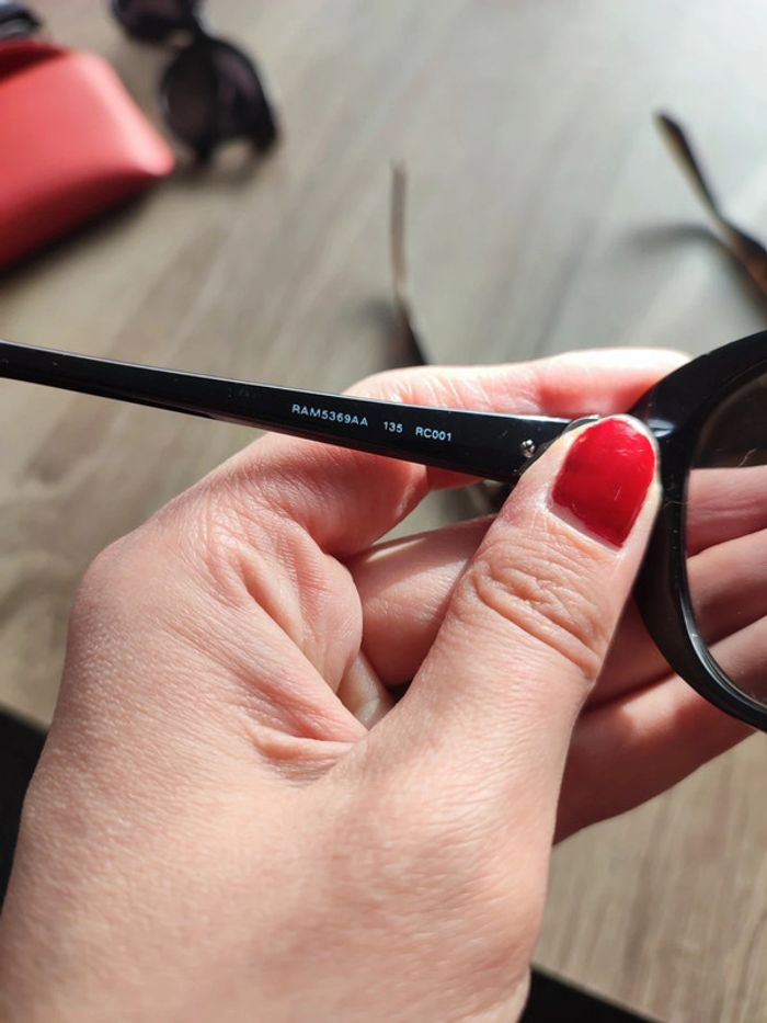 Lunette de soleil vogue noire - photo numéro 3