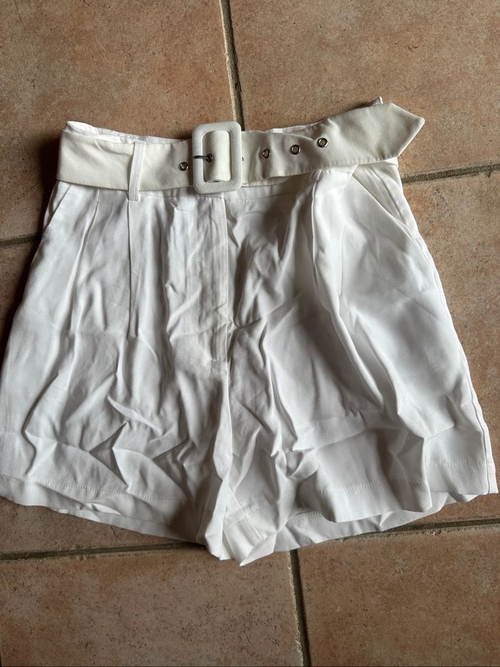 Short blanc ceinture Asimu Taille 38