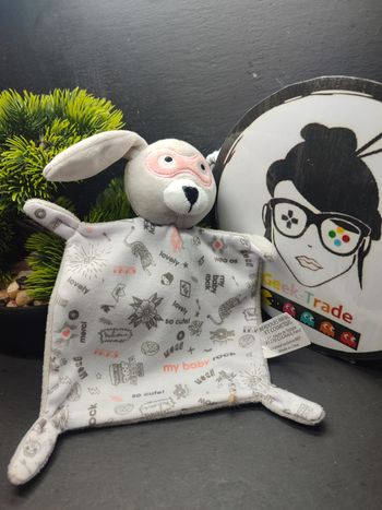 Doudou plat Lapin masqué gris blanc rose so cute Ikks Berdoues Noir Fleur Lovely