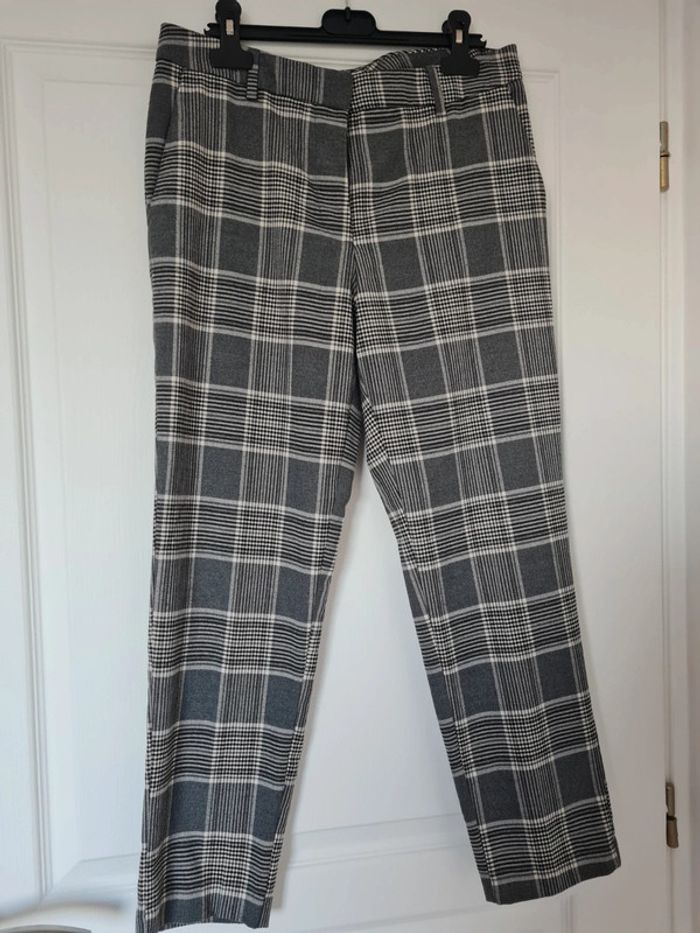 Pantalon tailleur gris et blanc à carreaux